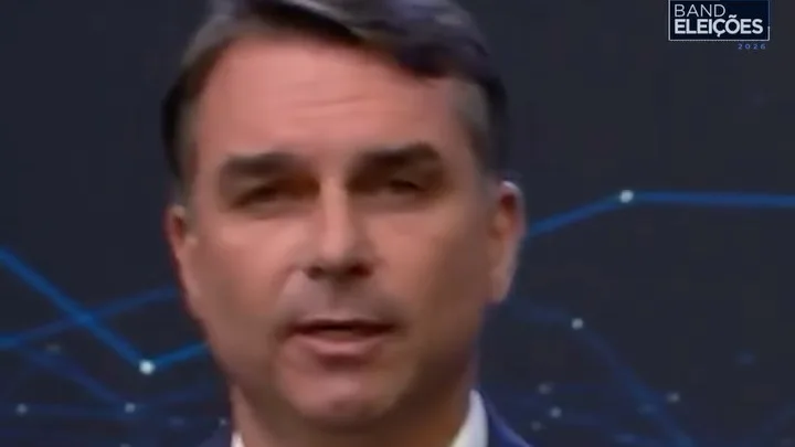 Flávio Bolsonaro: "O Brasil escolheu a mudança no 1º turno"