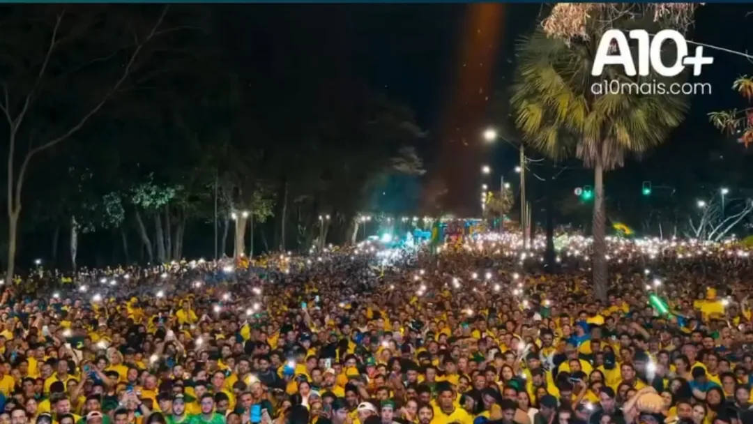 Flávio Bolsonaro reage à multidão no Piauí: "Meu Deus do céu, o que foi isso?"