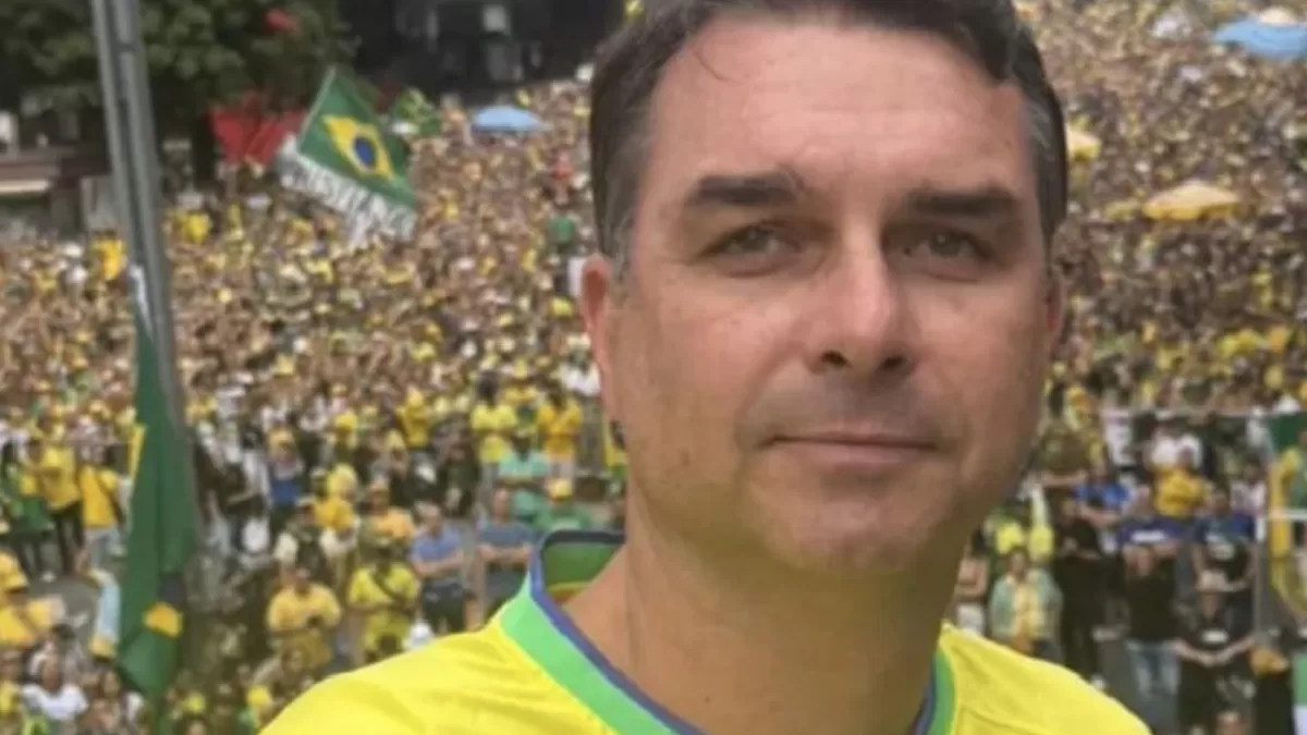 Flávio Bolsonaro supera Lula e assume liderança do segundo turno, aponta pesquisa