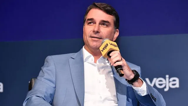 Flávio critica Michelle após post sobre festa de Vorcaro: "Desinformada"