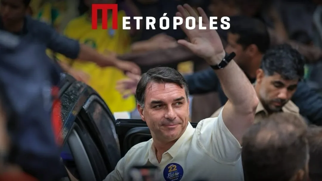 Flávio fugiu com a família para os EUA e pedirá asilo político a Trump