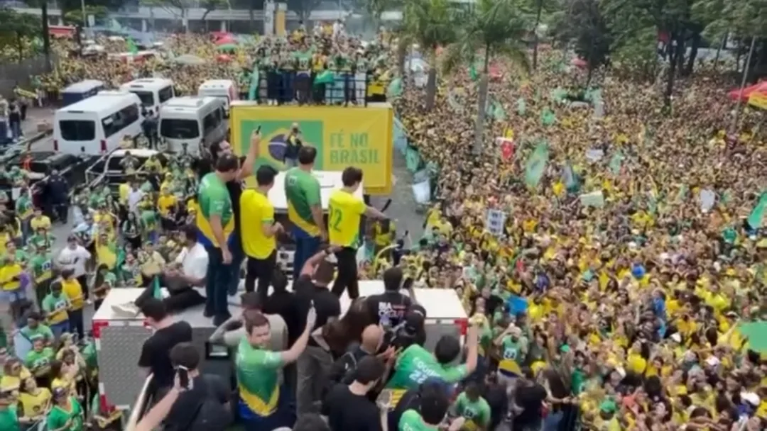 Flávio lota Praça da Liberdade em BH, com Nikolas, Cleitinho, Tarcísio de Freitas e Zema