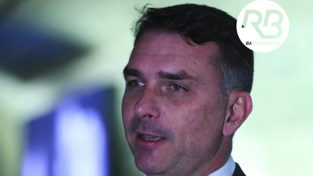 “FLÁVIO PRECISA TROCAR O SALTO ALTO PELAS SANDÁLIAS DA HUMILDADE”