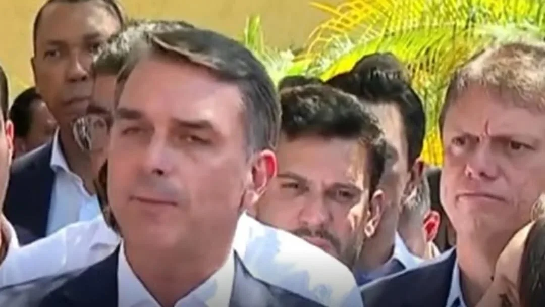 Flávio recebe apoio formal do Podemos na disputa pelo 2º turno das eleições