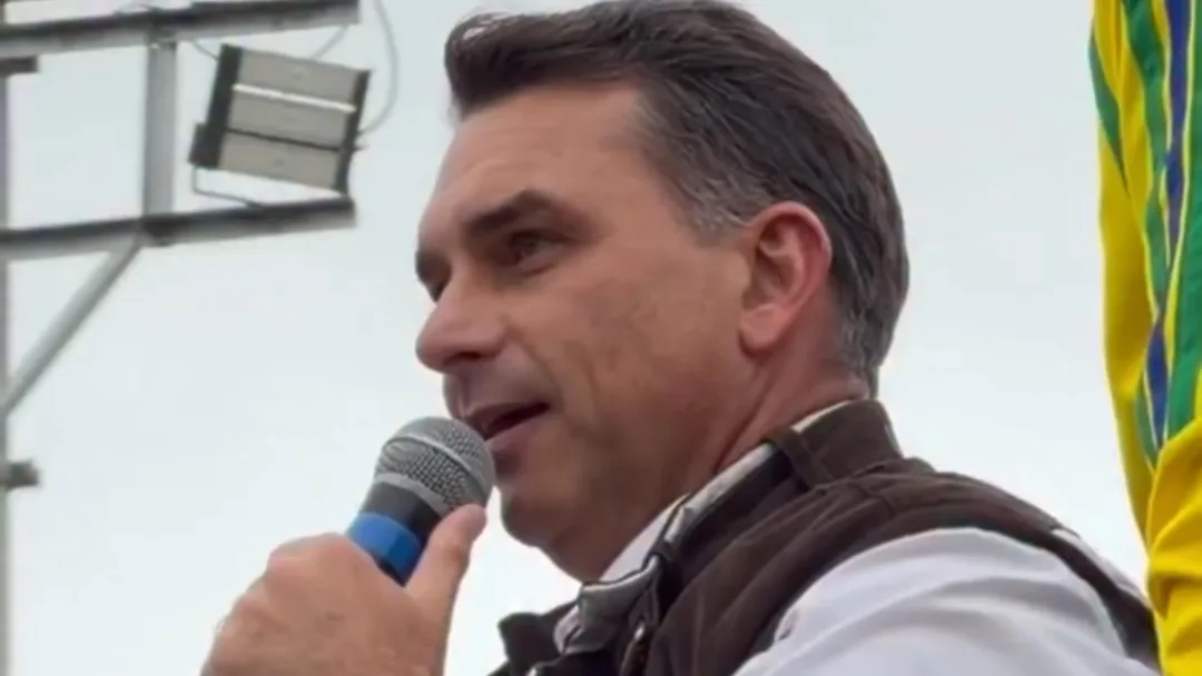 Flávio sobre ida a debate: "vou mostrar ao Brasil os crimes que Lula cometeu"
