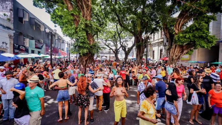 Forró Sem Balança leva samba, chorinho e arrasta-pé para o Sabadinho Bom, em JP