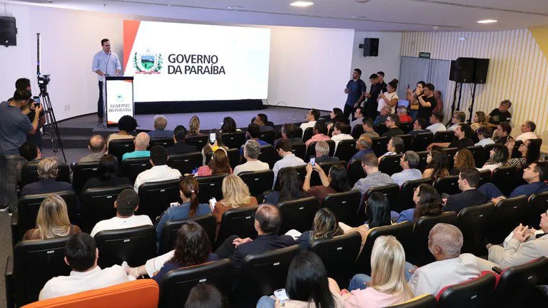Governador Lucas Ribeiro e ministro Gustavo Feliciano assinam convênio para qualificar profissionais do turismo na Paraíba