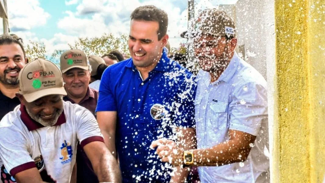 Governador Lucas Ribeiro entrega abastecimento d’água