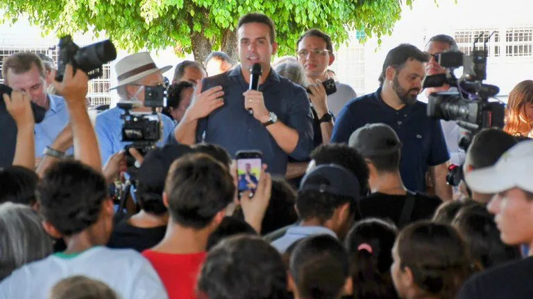 Governador Lucas Ribeiro inaugura escola