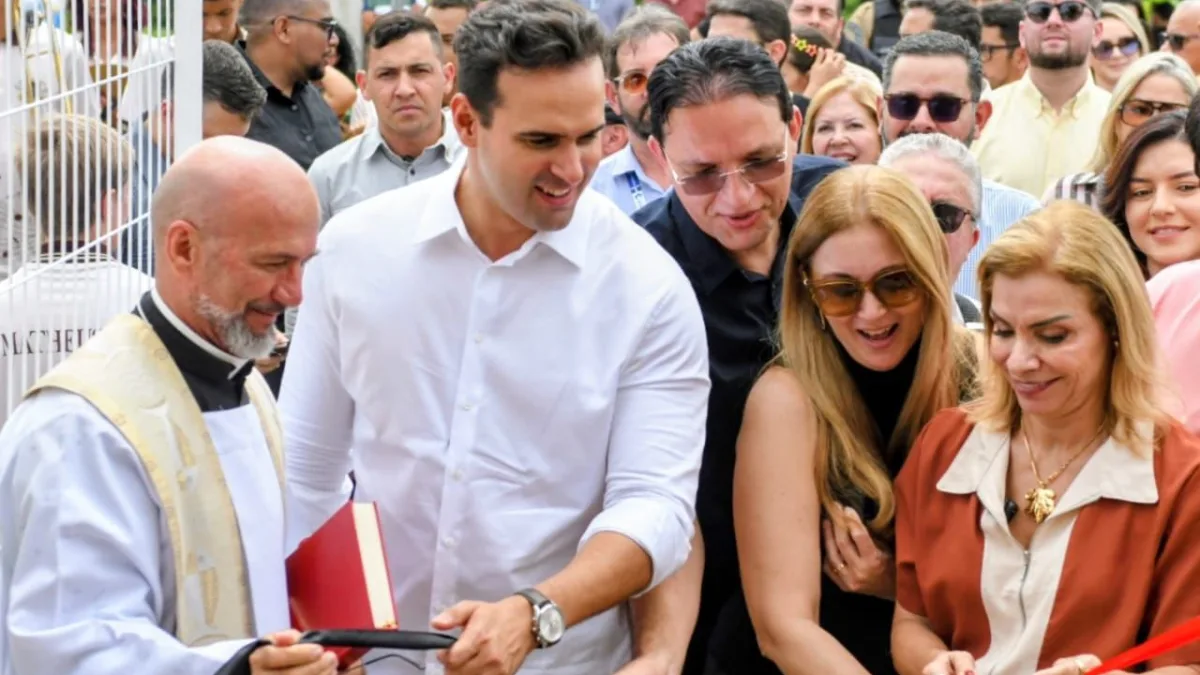 Governador Lucas Ribeiro inaugura escola integral, entrega ônibus escolares e autoriza obras de saneamento em Queimadas