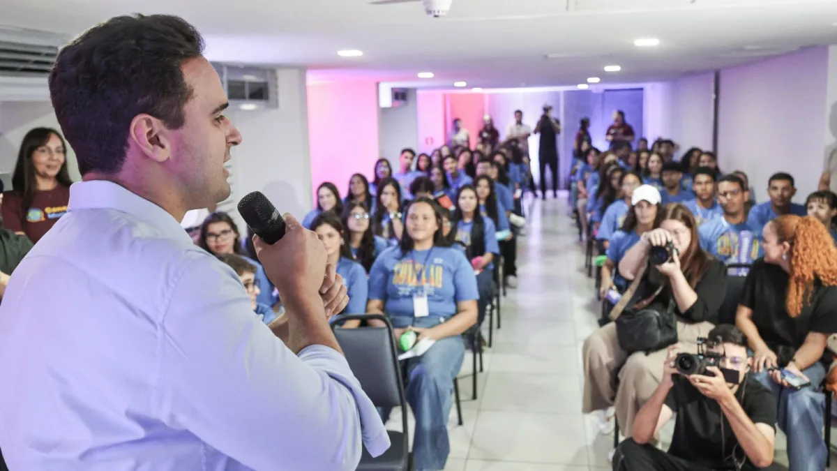 Governador Lucas Ribeiro participa de pré-embarque de 59 estudantes da rede estadual para o Chile pelo Conexão Mundo