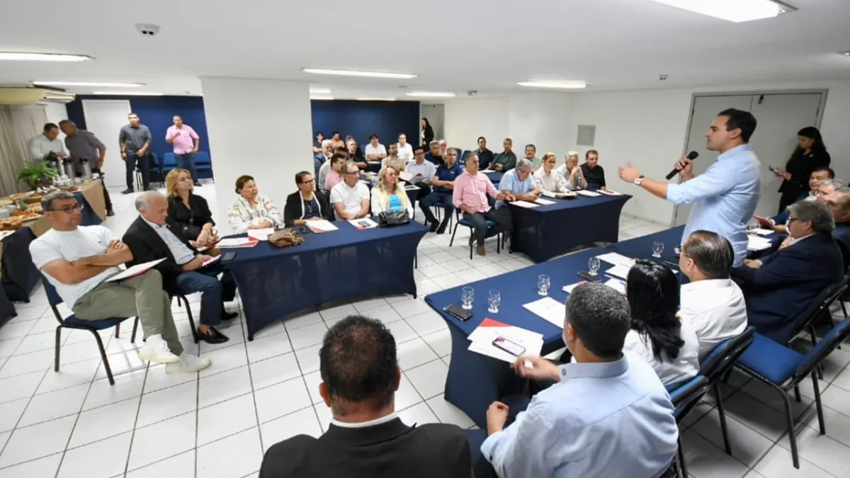 Governador Lucas Ribeiro reúne lideranças políticas e reforça articulação conjunta para enfrentar impactos das chuvas na Paraíba