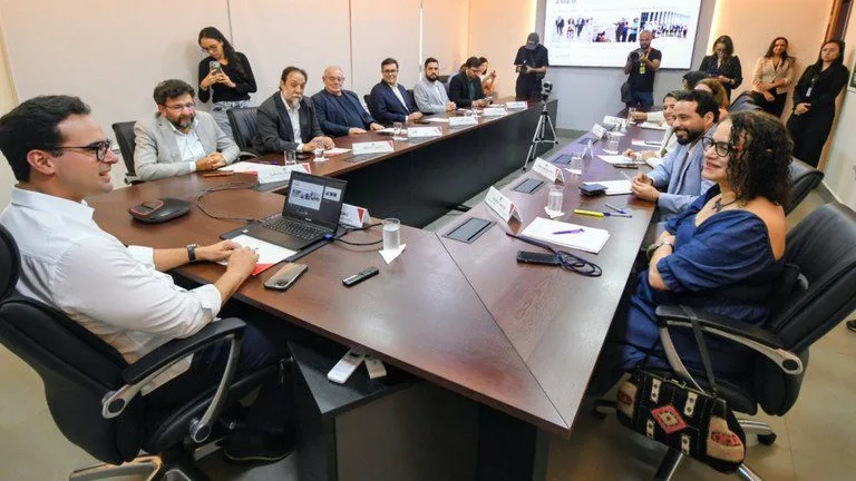 Governador Lucas Ribeiro trata sobre avanço na implantação do Ciquanta com ministra Luciana Santos