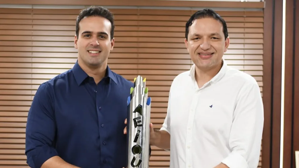 Governador recebe comenda que foi concedida pelo Senado Federal em reconhecimento aos resultados positivos na educação