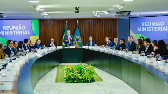 Governo Lula divulga trocas em 14 ministérios; confira quem entra e quem sai