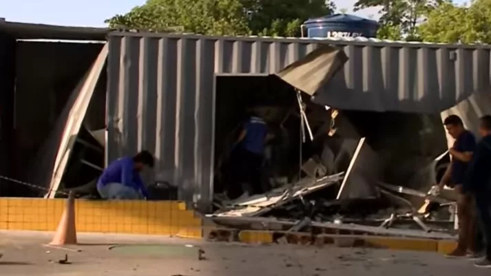 Grupo de criminosos explode cofre em posto no Altiplano, em João Pessoa