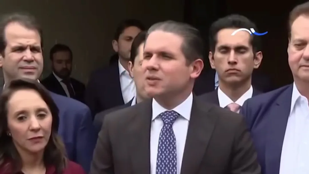 Hugo Motta anuncia PEC sobre voto distrital misto ainda este ano
