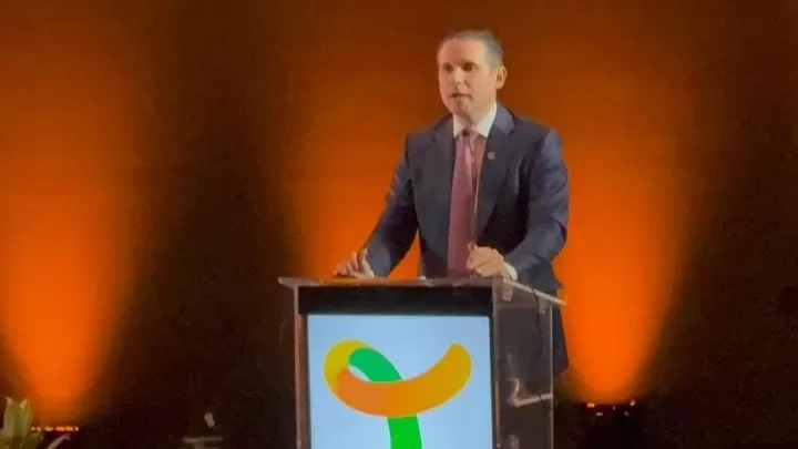 Hugo Motta enaltece empenho de João Azevêdo na inauguração do Tauá Resorts