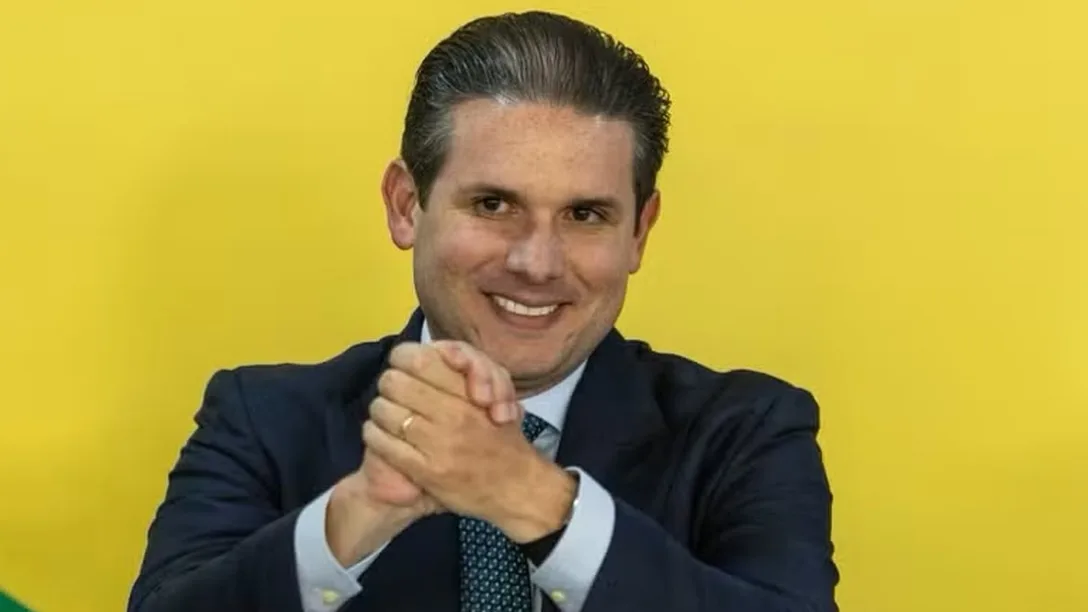 Hugo Motta mostra força política e reúne bloco de 15 partidos que somam 361 deputados para sua reeleição