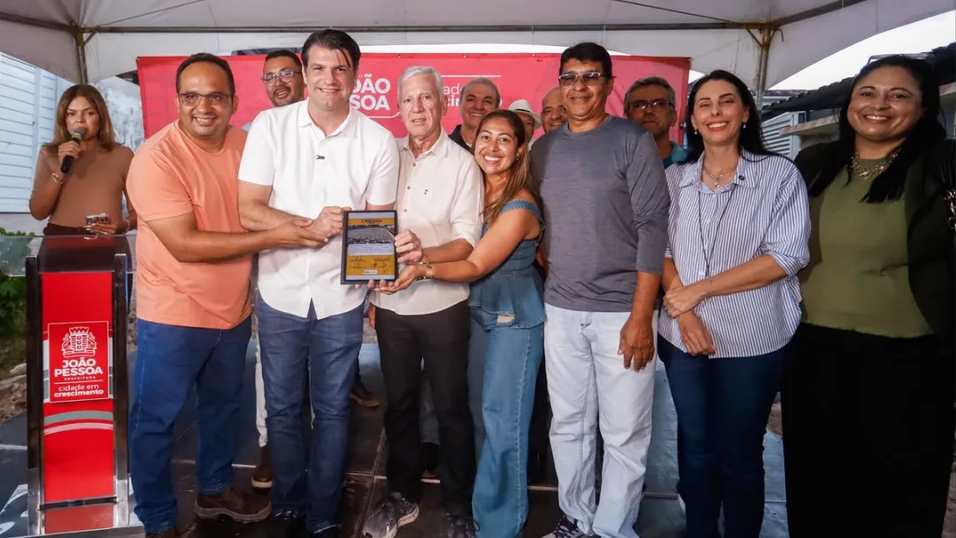 Infraestrutura completa: Leo Bezerra autoriza pavimentação de 35 ruas e prepara Alto do Mateus para ficar 100% pavimentado
