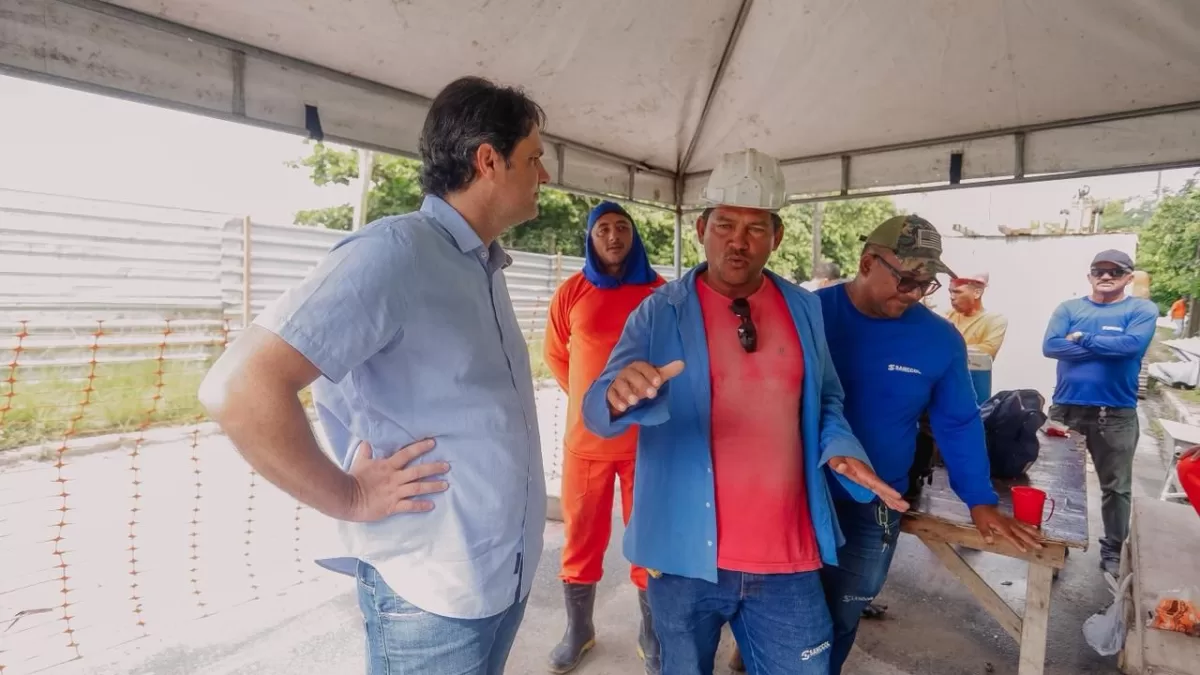 Infraestrutura: Leo Bezerra inspeciona obra de reconstrução de rede de drenagem na ladeira do Timbó e reforça mudanças no trânsito
