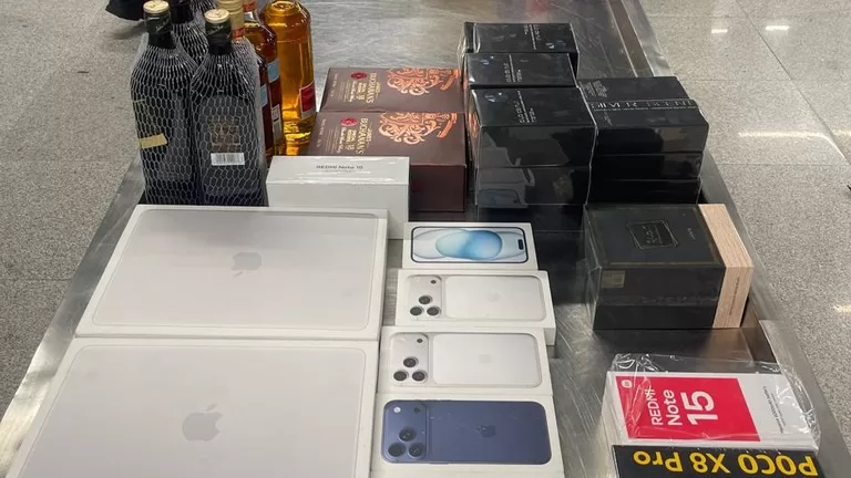 iPhone 17, whisky e perfumes: PF apreende produtos no Aeroporto Castro Pinto