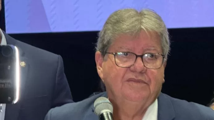 João Azevêdo comenta sobre manutenção de alianças após deixar cargo: “acredito nas pessoas”