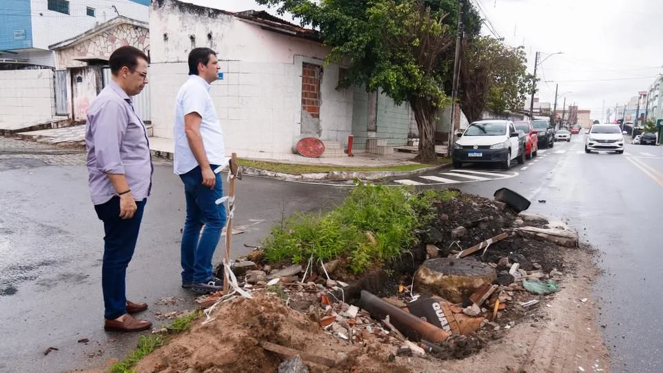 João Pessoa na Palma da Mão  Leo Bezerra intensifica fiscalização e pede apoio da população no descarte de resíduos e disponibiliza canal de atendimento