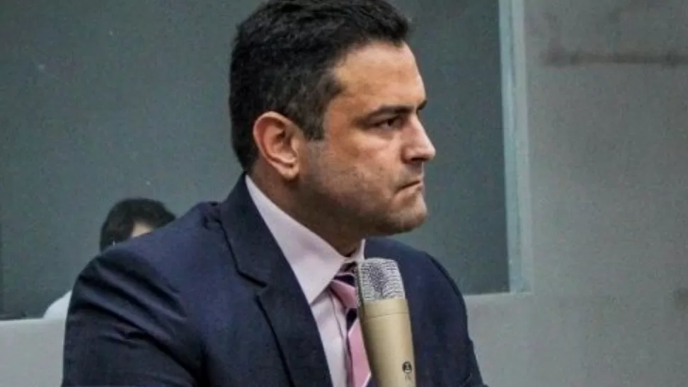 Léo Bezerra aceita pedido de Rougger Guerra e determina exoneração de chefe de gabinete
