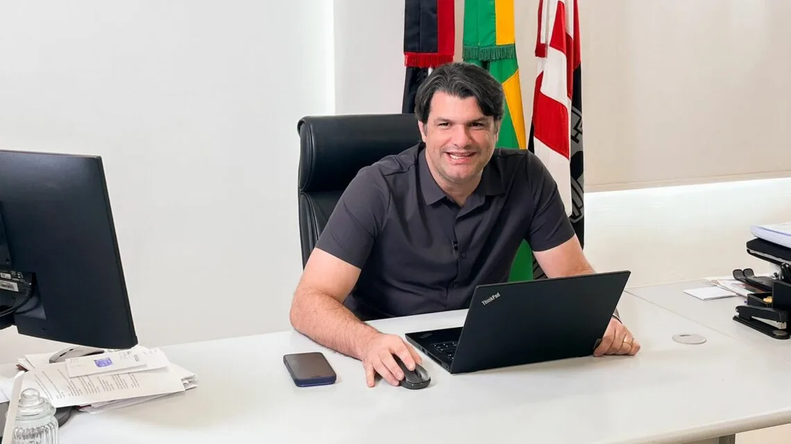 Leo Bezerra ganha título de ‘Prefeito Inovador 2026’ pelo uso estratégico da tecnologia na administração pública