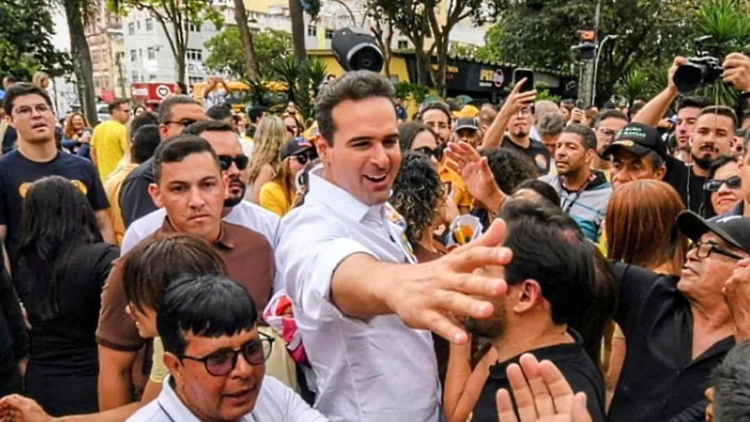 Lucas percorre Centro de Campina e reforça parceria com CDL para fortalecer comércio