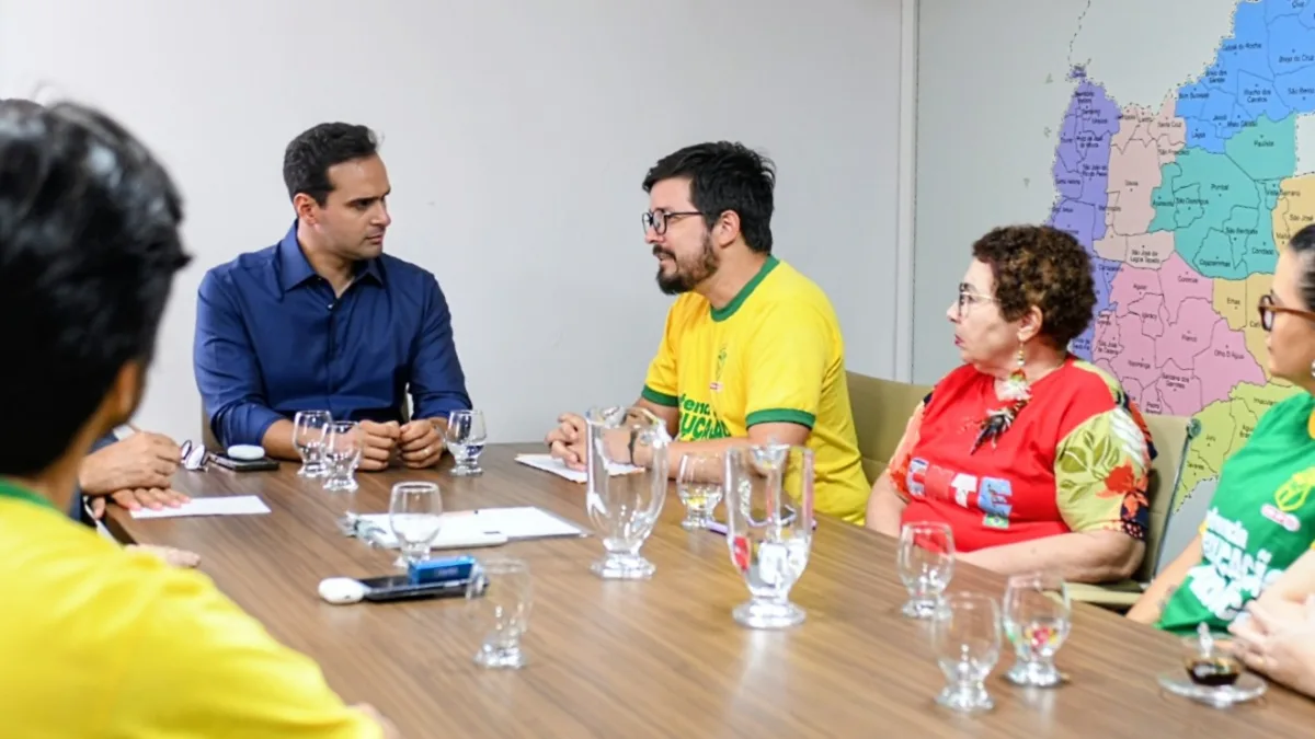 Lucas recebe Sintepb, reafirma compromisso com professores e destaca avanços da educação na Paraíba