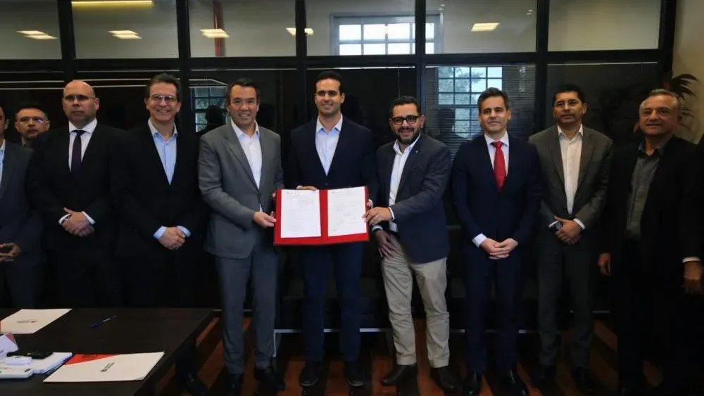 Lucas Ribeiro assina contrato para levar saneamento básico a 85 municípios da Paraíba