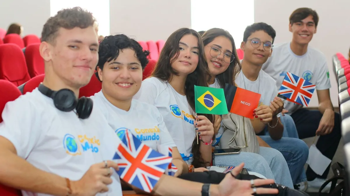 Lucas Ribeiro participa de pré-embarque de 59 estudantes da rede estadual para o Chile nesta sexta