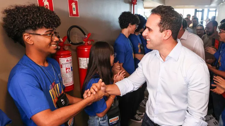 Lucas Ribeiro participa de pré-embarque de estudantes para intercâmbio