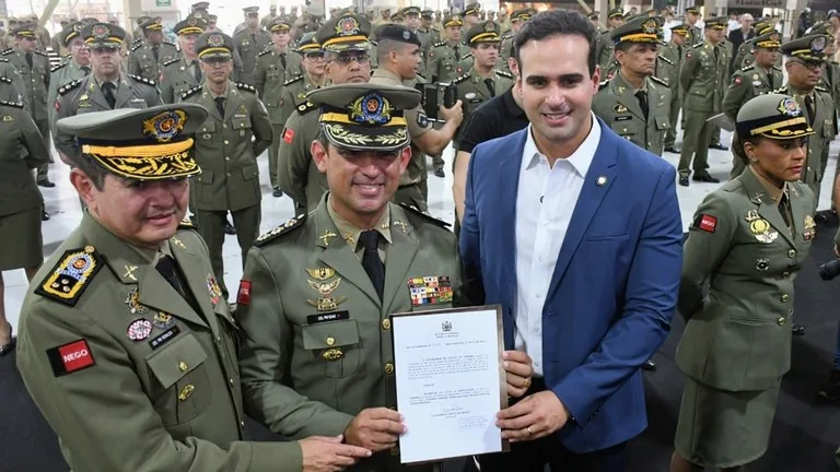 Lucas Ribeiro promove oficiais da PM