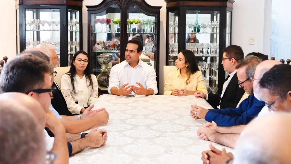 Lucas Ribeiro recebe lideranças da Igreja Católica e trata fortalecimento da assistência social na Paraíba