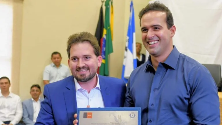 Lucas Ribeiro recebe título de cidadania de Araruna e visita estrada da Pedra da Boca