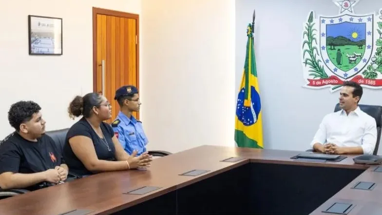 Lucas Ribeiro recepciona intercambistas do Conexão Mundo e destaca importância na formação dos estudantes
