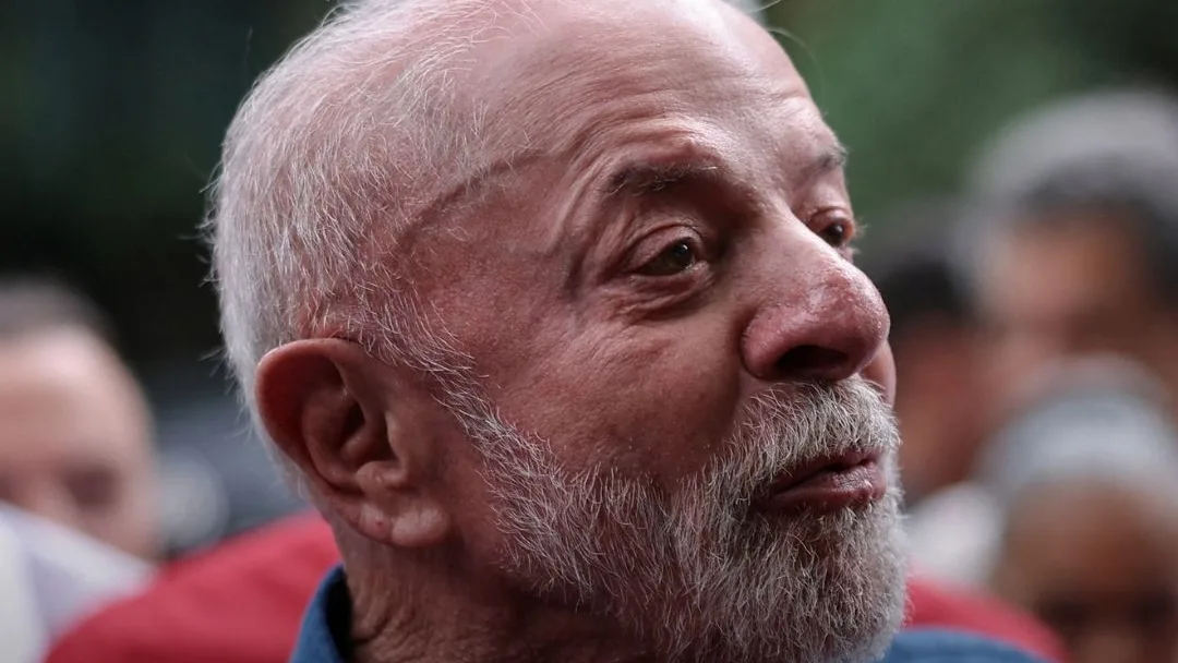 Lula diz que país não pode perder a democracia "por pior que ela seja"