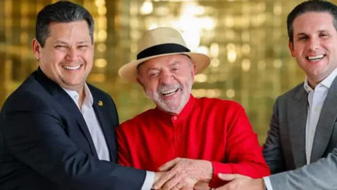 Lula negocia ministérios com o centrão para formar base no congresso