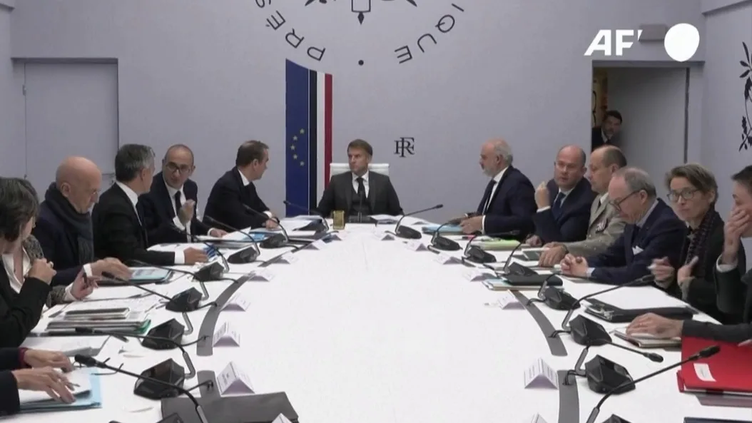 Macron denuncia intenção da extrema esquerda de 'derrubar a República'