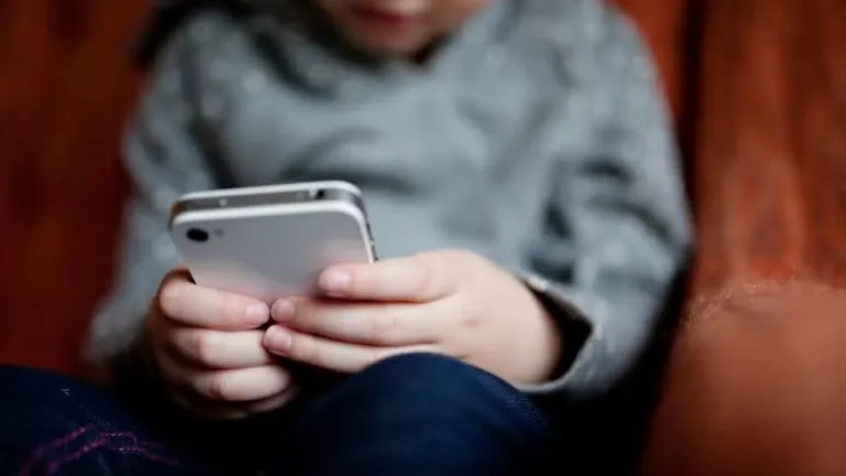 Malásia proíbe redes sociais para menores de 16 anos