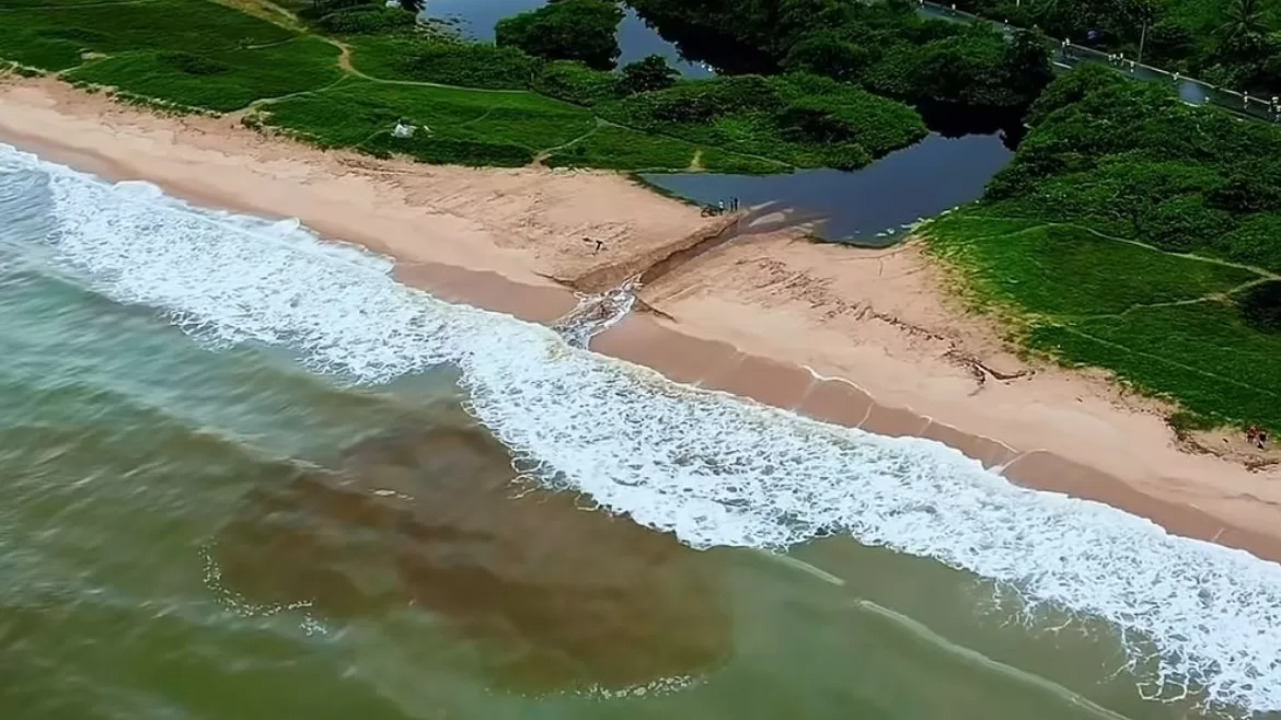 Mancha escura volta a aparecer no mar entre JP e Cabedelo