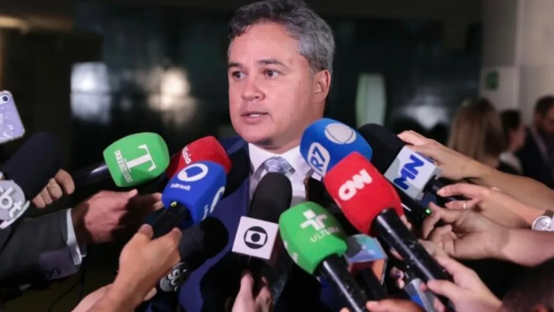 Mídia nacional destaca crescimento da direita na Paraíba e projeção de Efraim no Senado em eventual governo Flávio