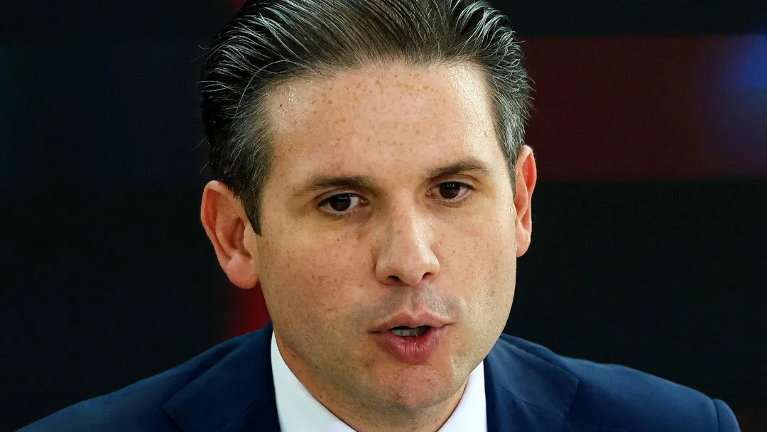 Motta define com centrão proposta de reforma eleitoral e quer regular propaganda digital para conter PL