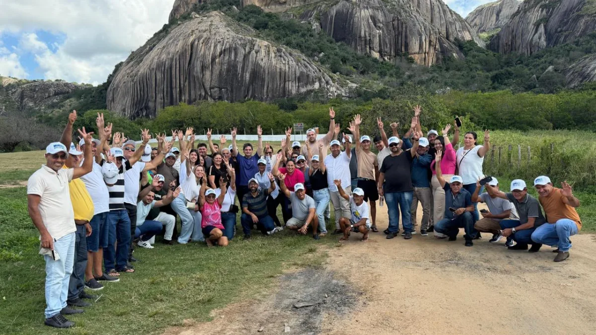 Murilo Galdino reúne lideranças e apoiadores em Araruna e visita a Pedra da Boca