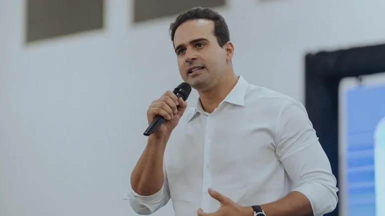Lucas Ribeiro entrega obras e preside plenária