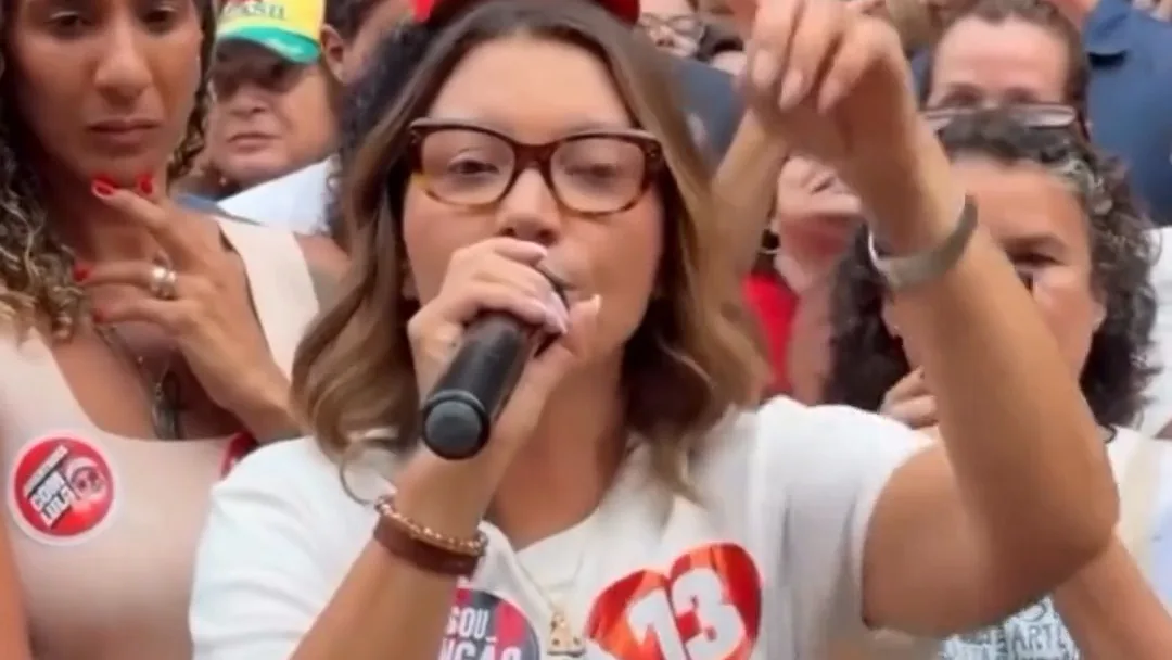 NO RIO, JANJA CHAMA FLÁVIO DE "FILHO DO COISO LÁ” E FAZ ACUSAÇÕES CONTRA ELE