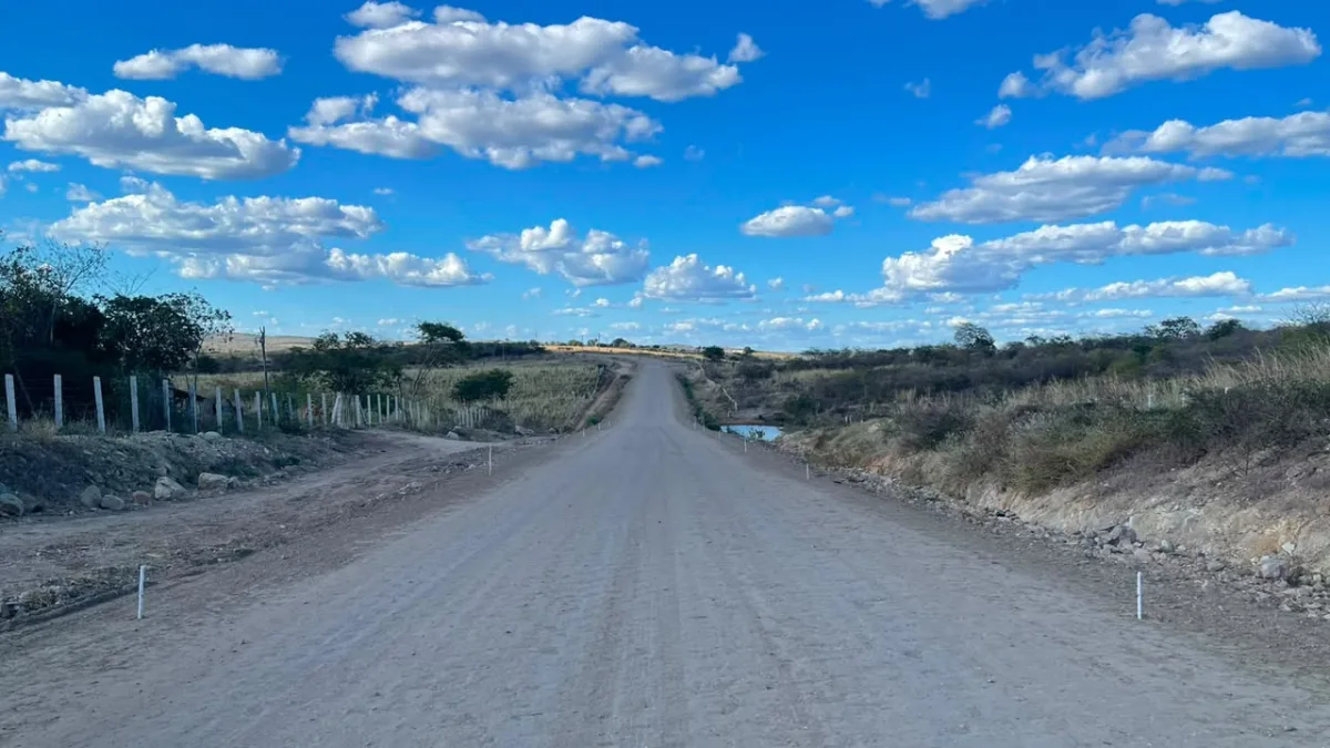 Obra de pavimentação no Alto Sertão deve ser concluída até o final do ano
